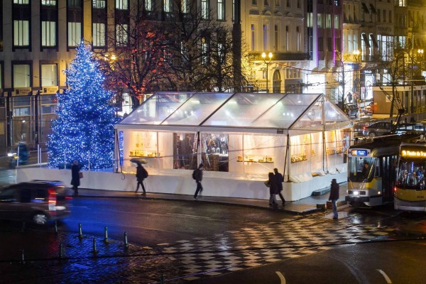 Arrangement artistique de sapin de Noël dans cadre créatif